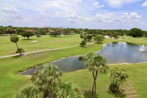 3980 Oaks Clubhouse Dr #511, Pompano Beach, FL 33069