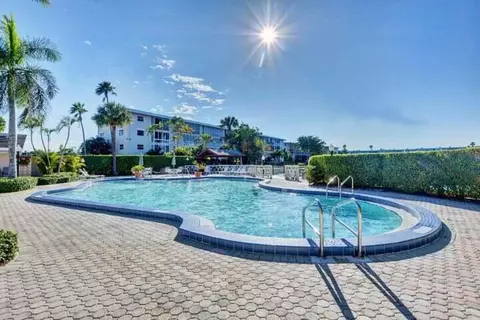 2855 Garden Dr S #307, Lake Worth, FL 33461