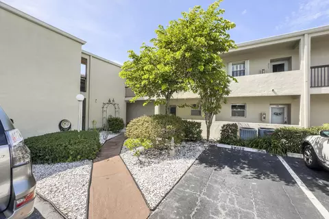 2540 Boundbrook Blvd #204, Palm Springs, FL 33406