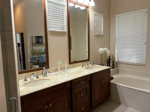 Bath - 391 Mallard Pt, Jupiter, FL 33458 photo 1 of 2