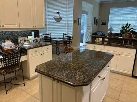 Kitchen - 391 Mallard Pt, Jupiter, FL 33458 photo 2 of 3