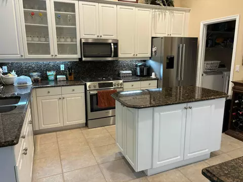 Kitchen - 391 Mallard Pt, Jupiter, FL 33458 photo 3 of 3