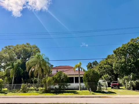 202 SE 4th St, Okeechobee, FL 34974 photo 2