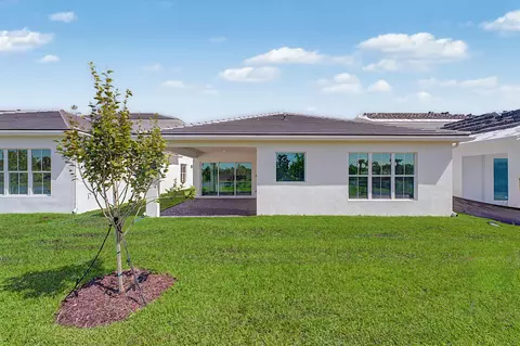 Exterior - 6810 SE Lost Pine Dr, Stuart, FL 34997 photo 3 of 4