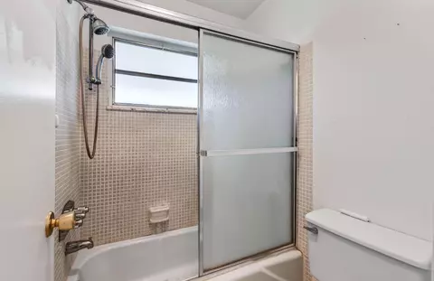 Bath - 1057 E Circle Ter, Delray Beach, FL 33445 photo 2 of 2
