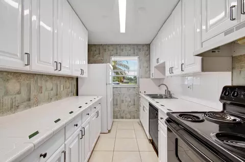 Kitchen - 1057 E Circle Ter, Delray Beach, FL 33445 photo 1 of 1