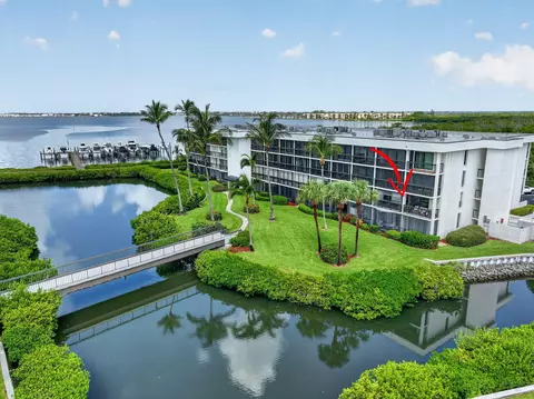 3792 NE Ocean Boulevard Apt 220 Blvd N #220  N, Jensen Beach, FL 34957