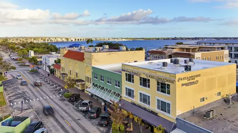 View/Area - 513 SW Ocean Blvd, Stuart, FL 34994 photo 13 of 20