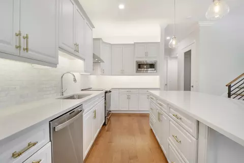 Kitchen - 513 SW Ocean Blvd, Stuart, FL 34994 photo 2 of 5
