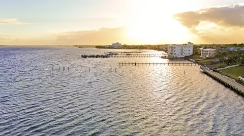 View/Area - 513 SW Ocean Blvd, Stuart, FL 34994 photo 4 of 20