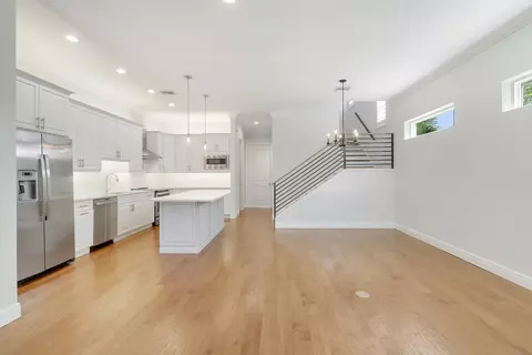 Living - 513 SW Ocean Blvd, Stuart, FL 34994 photo 1 of 4