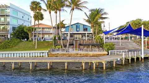 View/Area - 513 SW Ocean Blvd, Stuart, FL 34994 photo 7 of 20