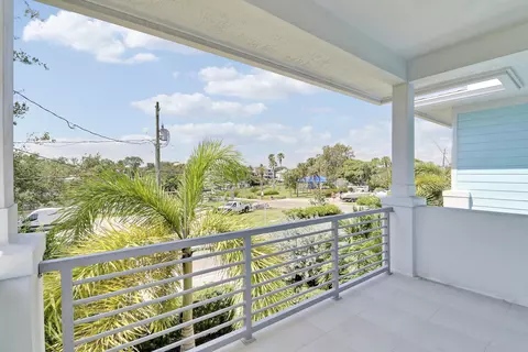 Exterior - 513 SW Ocean Blvd, Stuart, FL 34994 photo 4 of 6