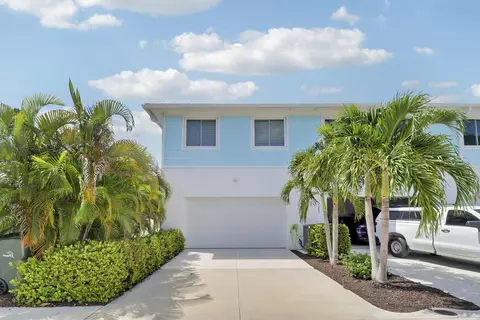 Exterior - 513 SW Ocean Blvd, Stuart, FL 34994 photo 5 of 6