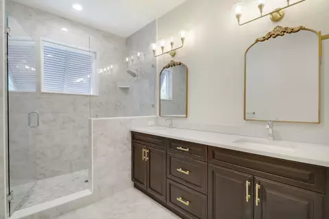 Bath - 513 SW Ocean Blvd, Stuart, FL 34994 photo 1 of 4