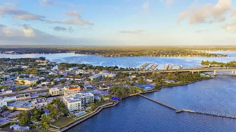 View/Area - 513 SW Ocean Blvd, Stuart, FL 34994 photo 9 of 20