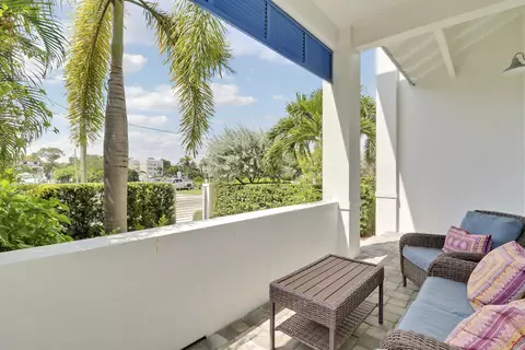 Exterior - 513 SW Ocean Blvd, Stuart, FL 34994 photo 3 of 6