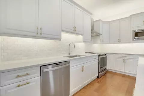 Kitchen - 513 SW Ocean Blvd, Stuart, FL 34994 photo 3 of 5