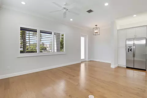 Living - 513 SW Ocean Blvd, Stuart, FL 34994 photo 2 of 4