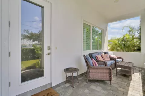 Exterior - 513 SW Ocean Blvd, Stuart, FL 34994 photo 2 of 6