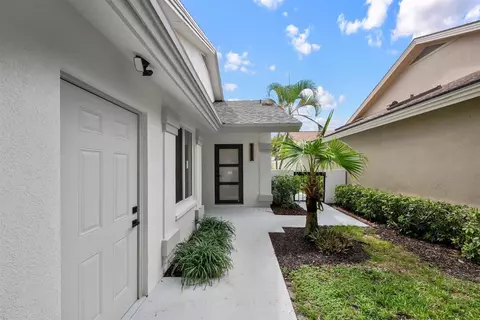 Exterior - 126 Cape Pointe Cir, Jupiter, FL 33477 photo 1 of 9