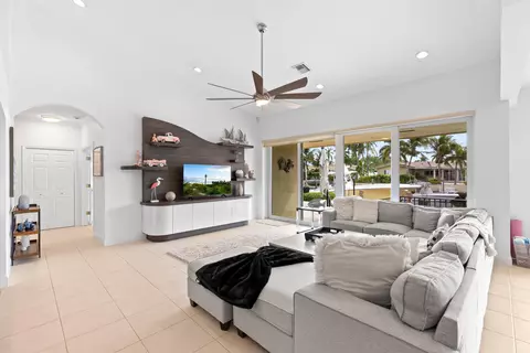 Living - 4210 NE 23rd Ave, Lighthouse Point, FL 33064 photo 1 of 4