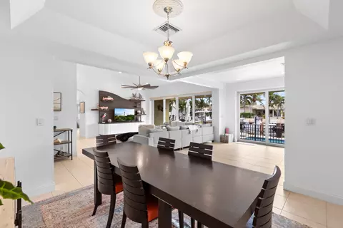 Dining - 4210 NE 23rd Ave, Lighthouse Point, FL 33064 photo 1 of 2