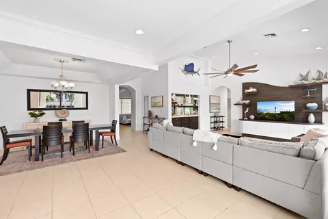 Dining - 4210 NE 23rd Ave, Lighthouse Point, FL 33064 photo 2 of 2