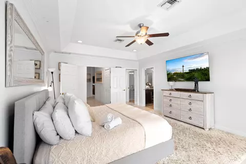 Bedroom - 4210 NE 23rd Ave, Lighthouse Point, FL 33064 photo 3 of 9