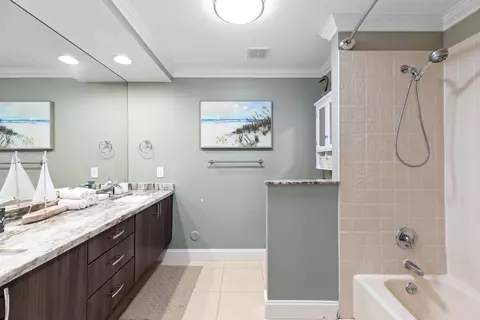 Bath - 4210 NE 23rd Ave, Lighthouse Point, FL 33064 photo 4 of 5