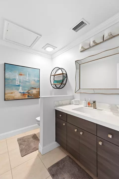 Bath - 4210 NE 23rd Ave, Lighthouse Point, FL 33064 photo 5 of 5