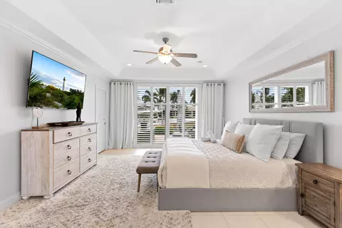 Bedroom - 4210 NE 23rd Ave, Lighthouse Point, FL 33064 photo 1 of 9