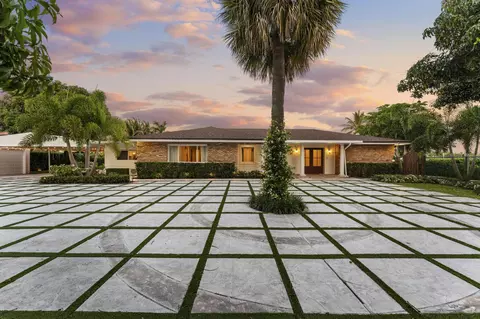 7400 W Lake Dr, Lake Clarke Shores, FL 33406
