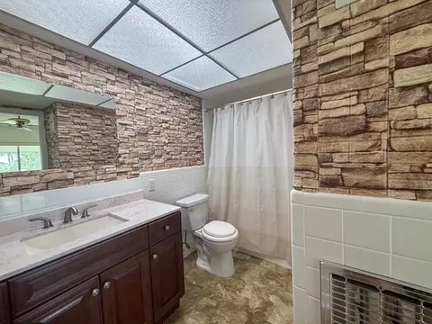 Bath - 331 Tequesta Dr #220, Tequesta, FL 33469 photo 1 of 2