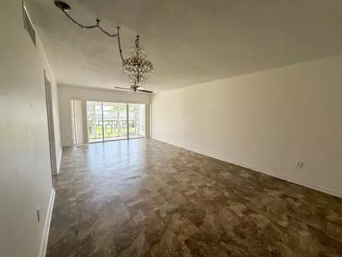Living - 331 Tequesta Dr #220, Tequesta, FL 33469 photo 3 of 4