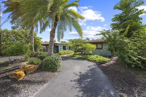 2332 NE 17th Ter, Wilton Manors, FL 33305