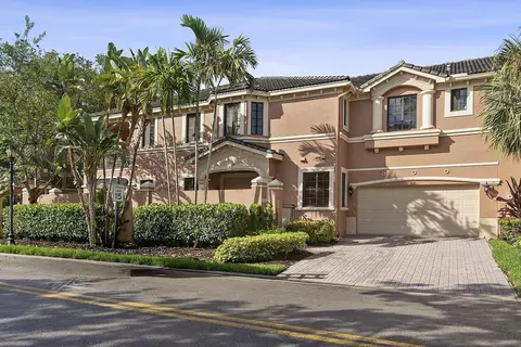 2742 Kinsington Cir, Weston, FL 33332