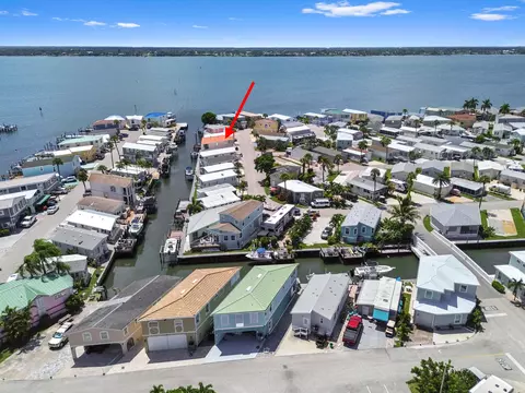 37 Nettles Blvd, Jensen Beach, FL 34957
