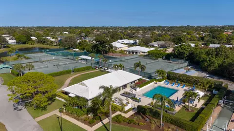 View/Area - 2918 SE Fairway W, Stuart, FL 34997 photo 1 of 5