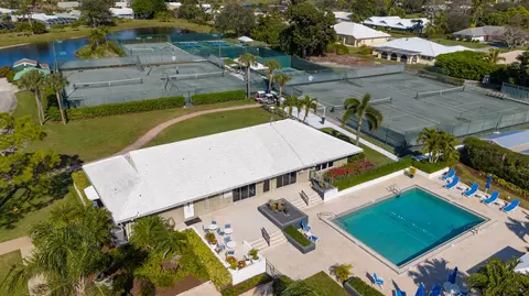 View/Area - 2918 SE Fairway W, Stuart, FL 34997 photo 2 of 5