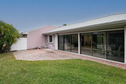 Exterior - 2918 SE Fairway W, Stuart, FL 34997 photo 6 of 7