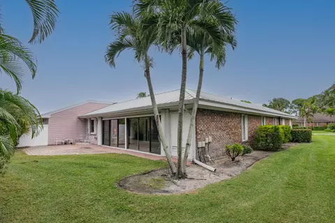 Exterior - 2918 SE Fairway W, Stuart, FL 34997 photo 7 of 7