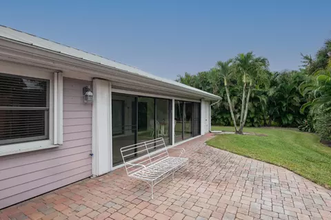 Exterior - 2918 SE Fairway W, Stuart, FL 34997 photo 5 of 7