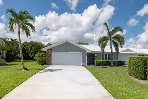 Exterior - 2918 SE Fairway W, Stuart, FL 34997 photo 2 of 7