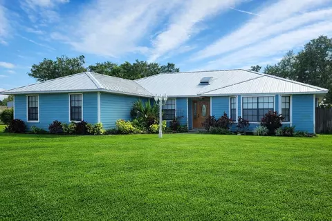 728 N Fischer Cir, Sebastian, FL 32958