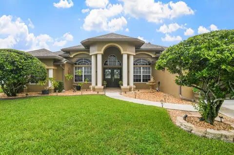 390 SW Jeanne Ave, Port Saint Lucie, FL 34953