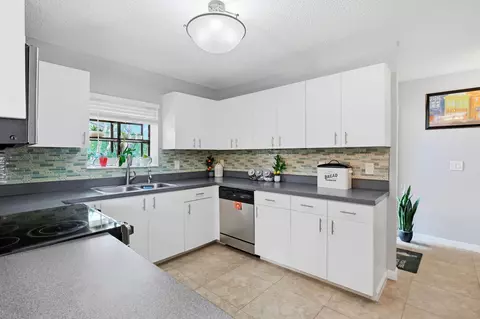 Kitchen - 204 Meadows Dr, Boynton Beach, FL 33436 photo 2 of 3