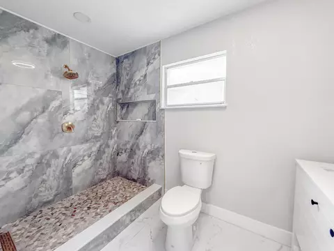 Bath - 2428 SW 18th Ct, Okeechobee, FL 34974 photo 2 of 4