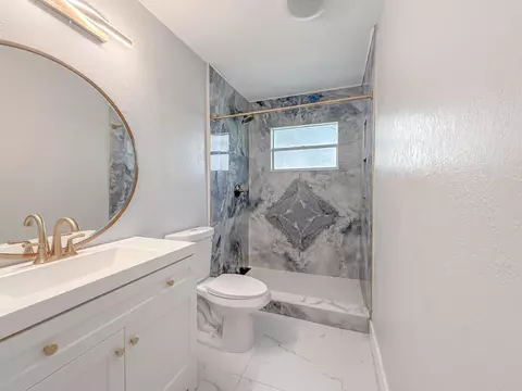 Bath - 2428 SW 18th Ct, Okeechobee, FL 34974 photo 3 of 4