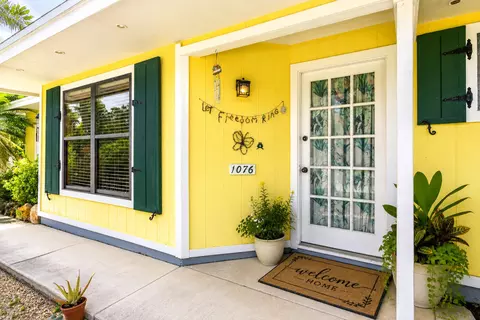1076 NE Banyan Tree Dr, Jensen Beach, FL 34957